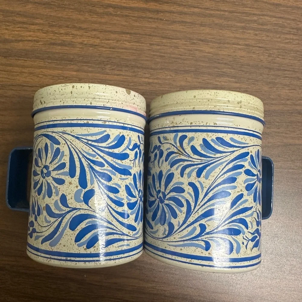 Vintage Blue and‎ White Floral Tin Avon Country Talc Shaker (2)